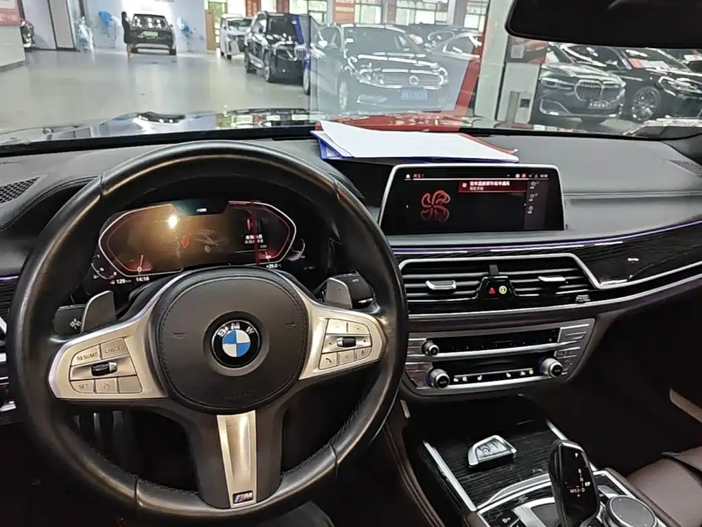 BMW 7 Series — миниатюра 10