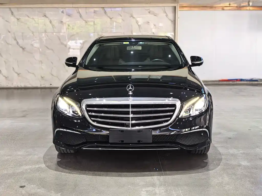 Mercedes-Benz E-Class — миниатюра 2