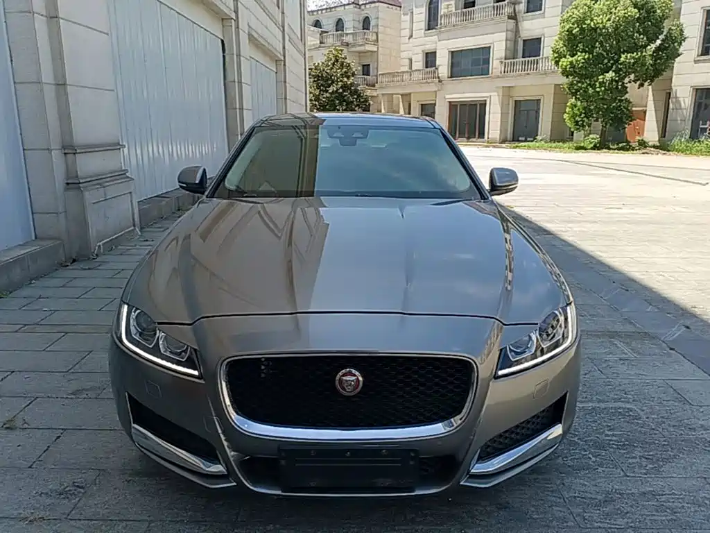 Jaguar XFL — миниатюра 3
