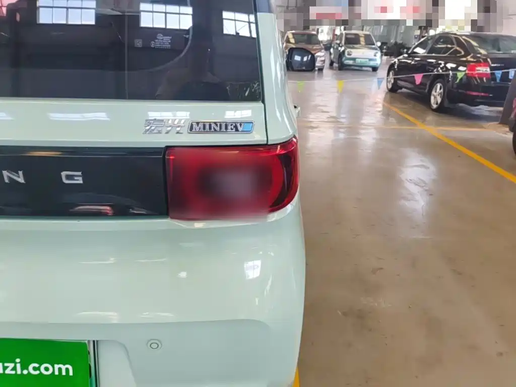Wuling MINIEV — миниатюра 8