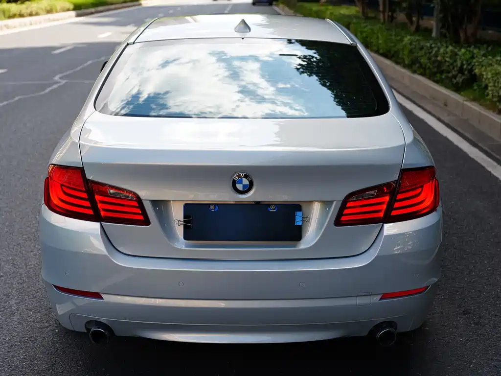 BMW 5 Series — миниатюра 6