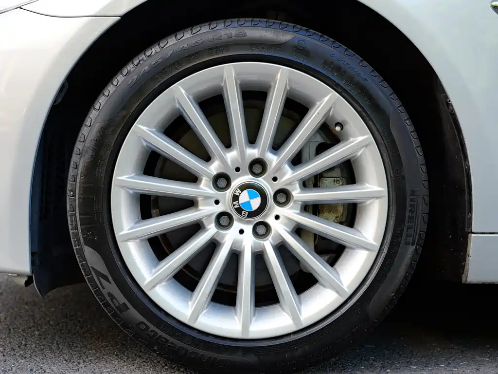 BMW 5 Series — миниатюра 14