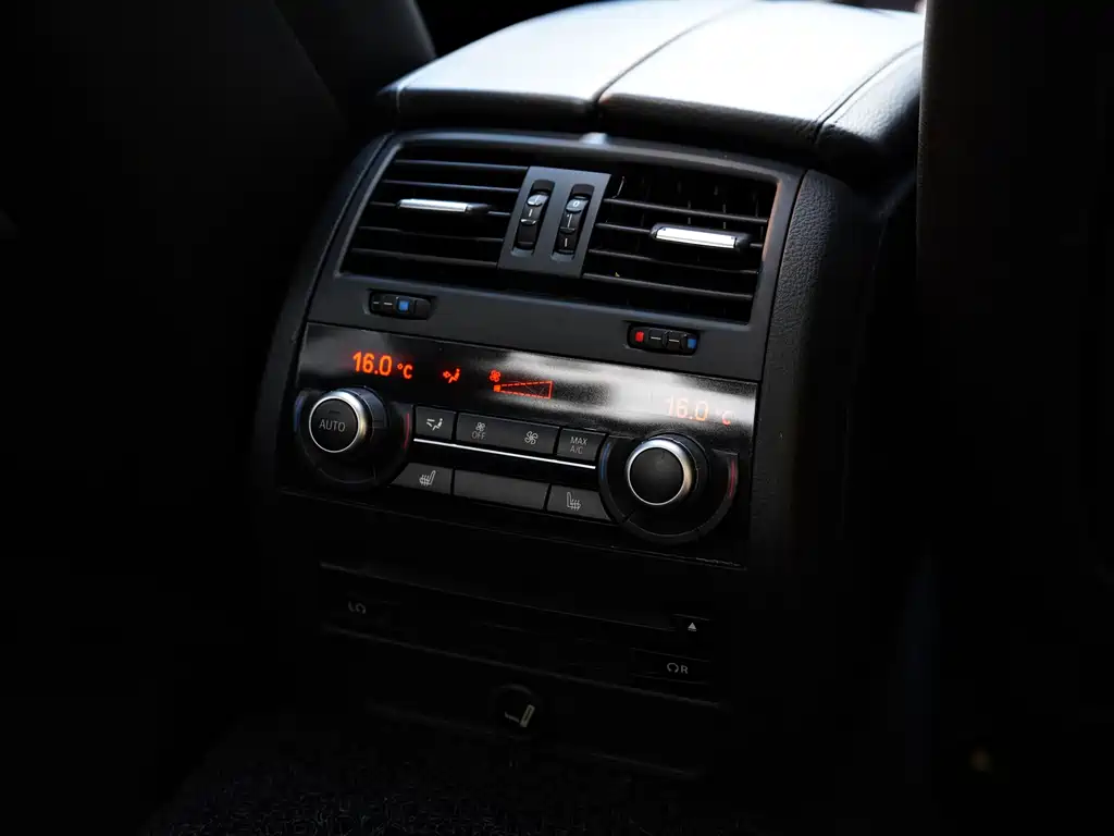 BMW 5 Series — миниатюра 30