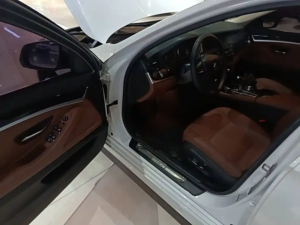 BMW 5 Series — миниатюра 16