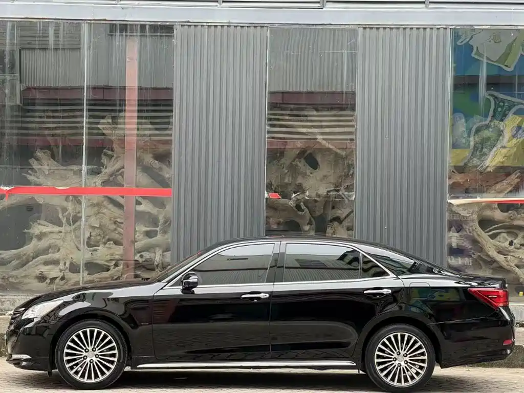 Toyota Crown — миниатюра 4