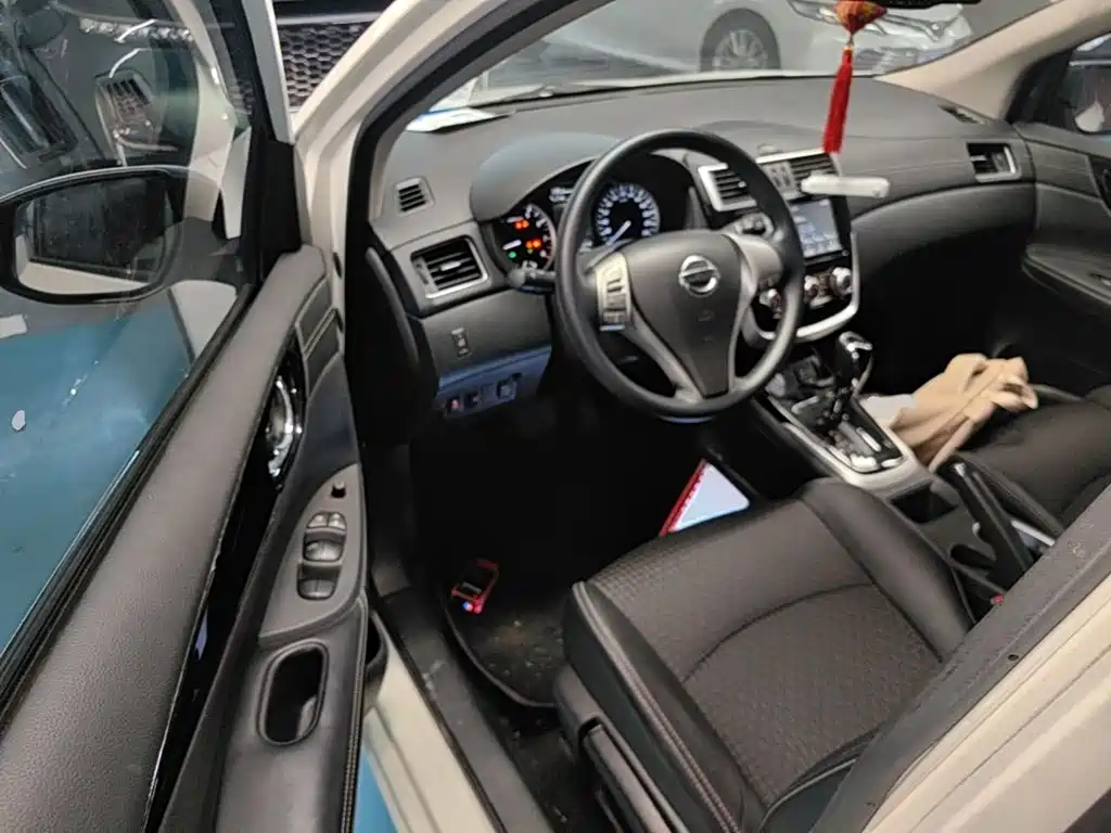 Nissan Tiida — миниатюра 16