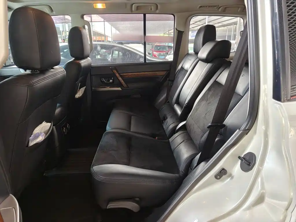 Mitsubishi Pajero (Import) — миниатюра 17
