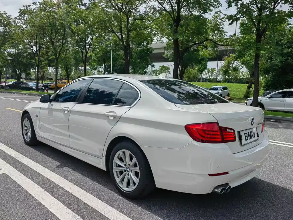 BMW 5 Series — миниатюра 7