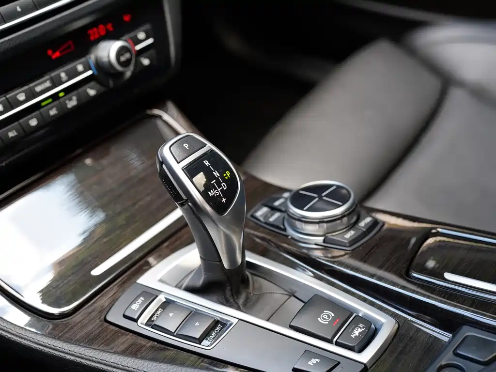 BMW 5 Series — миниатюра 24