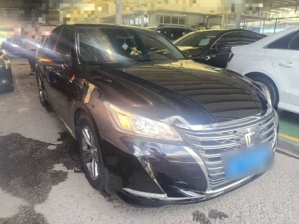 Toyota Crown — миниатюра 4