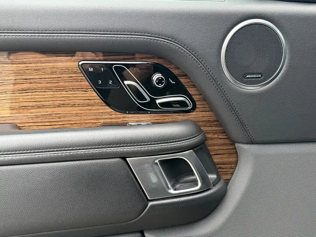 Land Rover Range Rover — миниатюра 13
