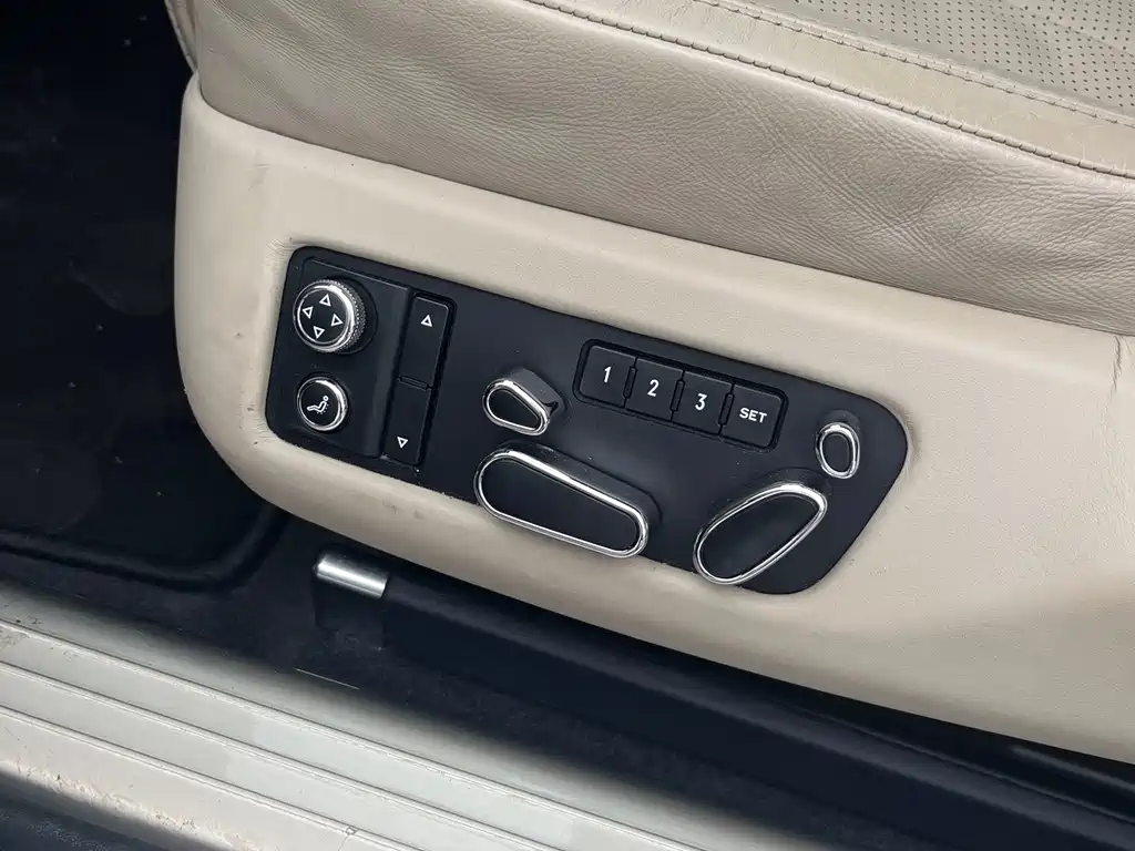 Bentley Flying Spur — миниатюра 10