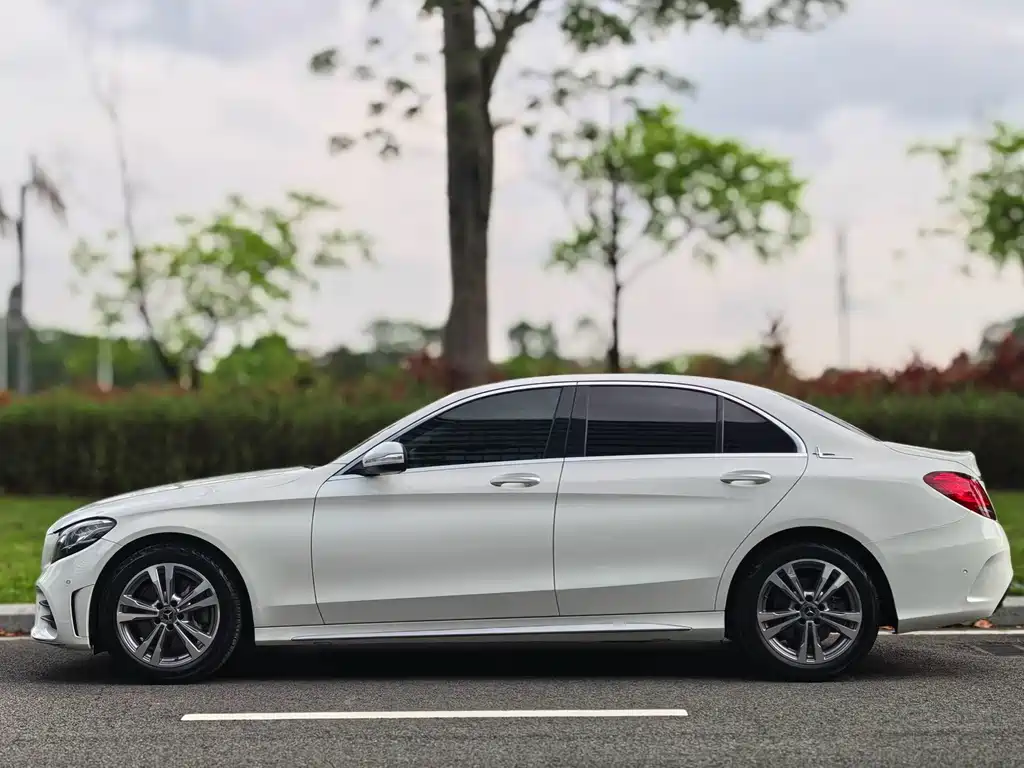 Mercedes-Benz C-Class — миниатюра 15