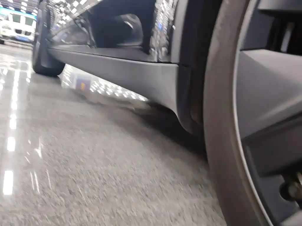 Tesla Model Y — миниатюра 22