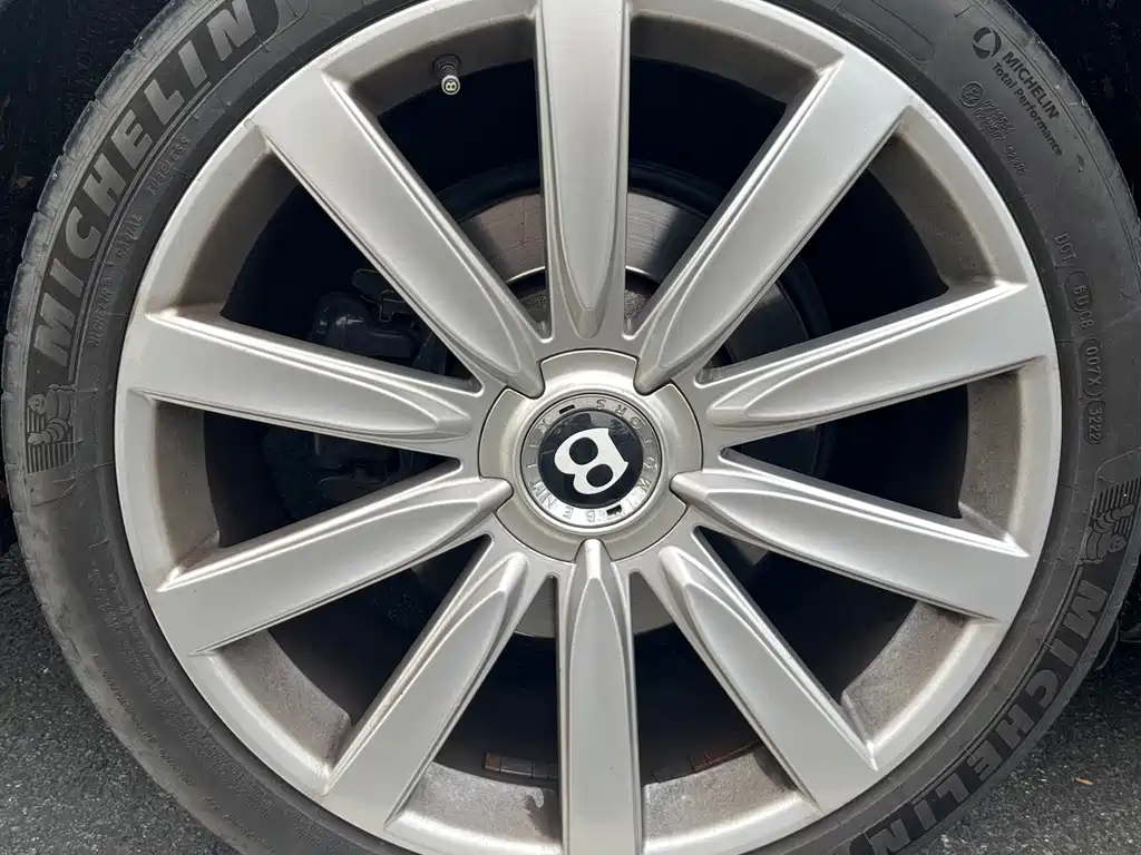 Bentley Flying Spur — миниатюра 21