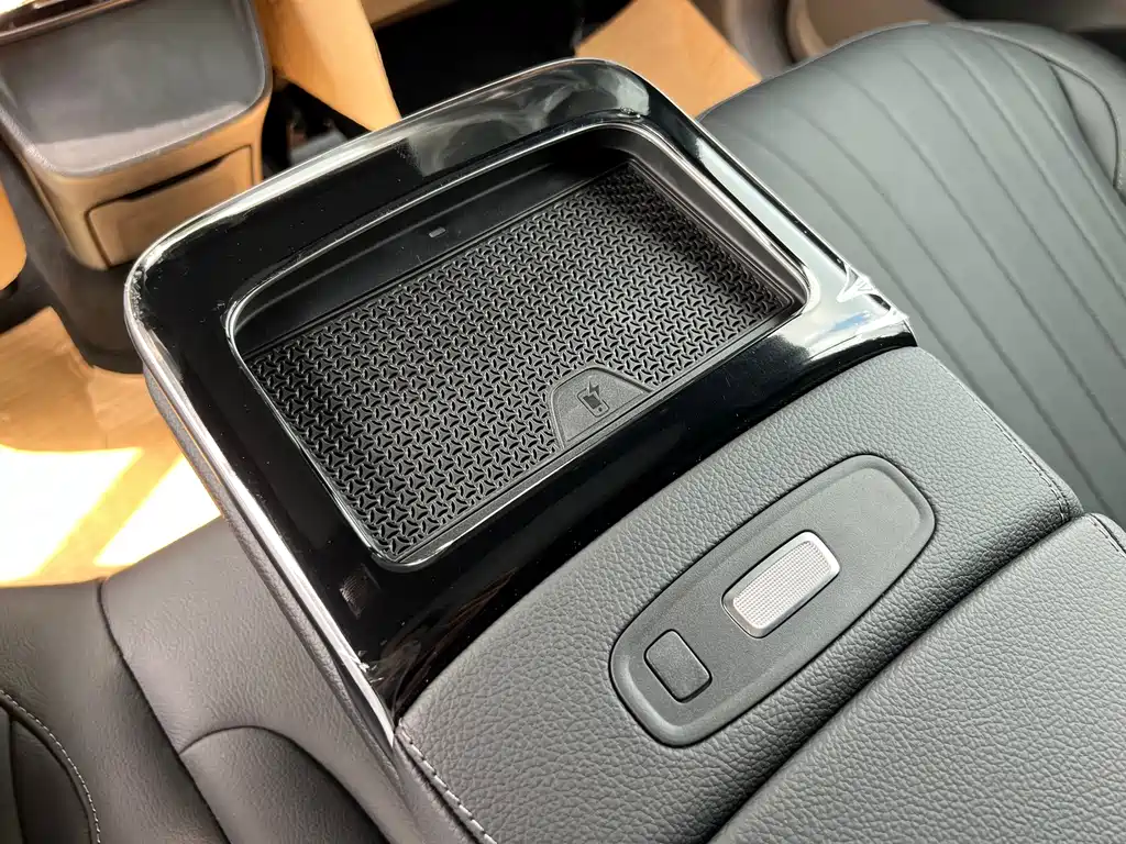 Mercedes-Benz EQS SUV — миниатюра 18