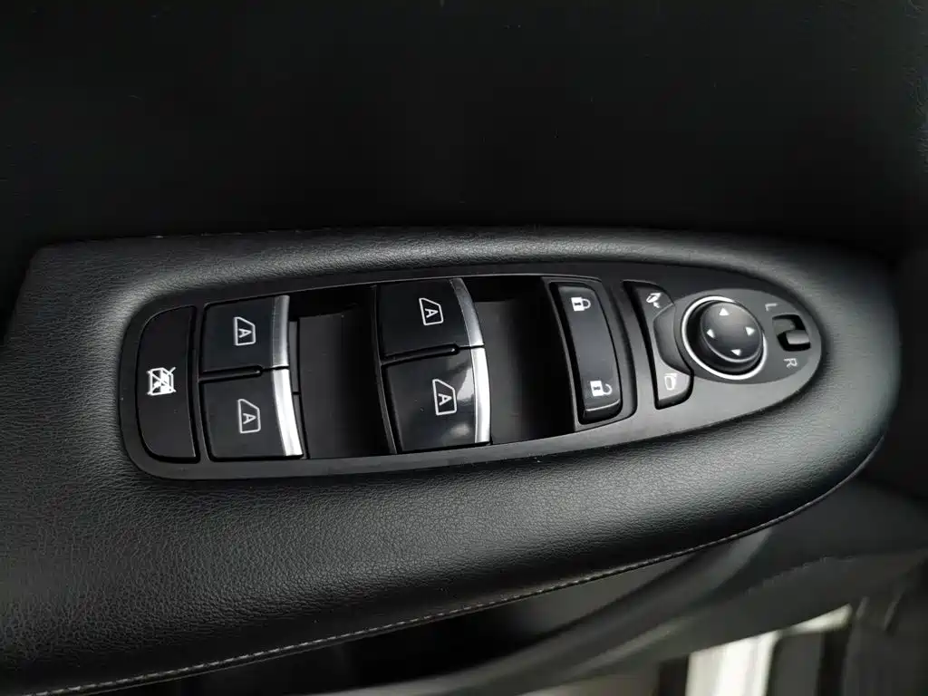 Infiniti QX50 — миниатюра 9