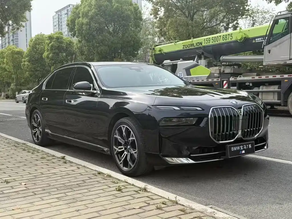 BMW 7 Series — миниатюра 3