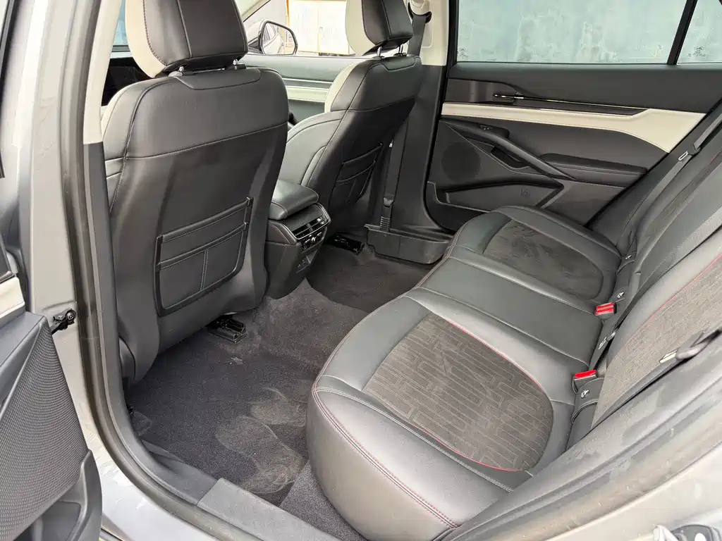 Ford Mondeo — миниатюра 12