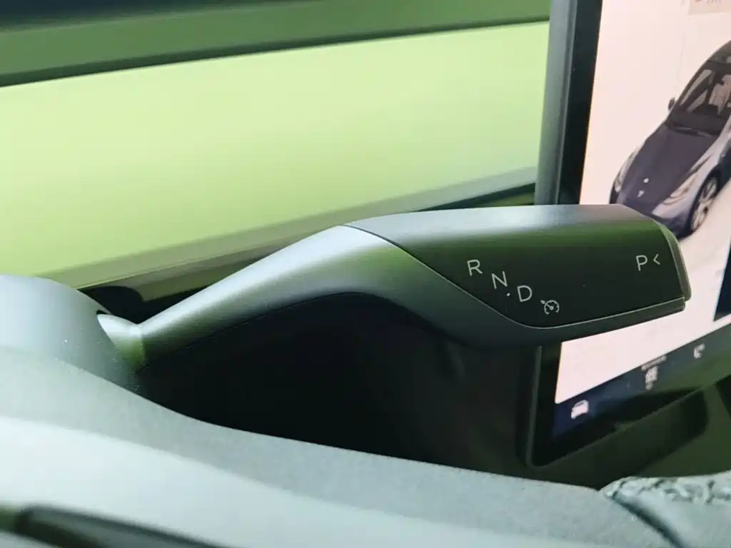 Tesla Model Y — миниатюра 21