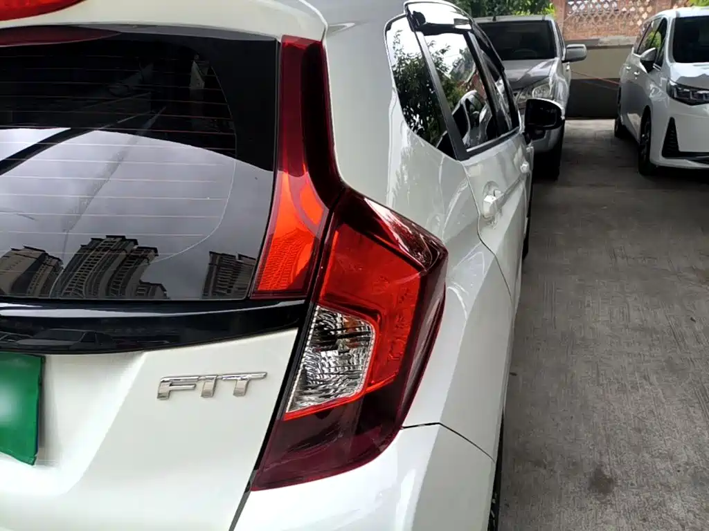 Honda Fit — миниатюра 8
