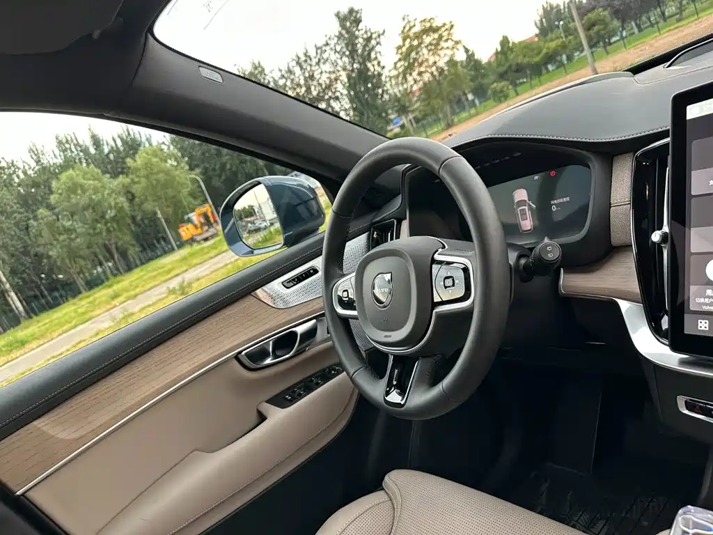 Volvo XC90 PHEV — миниатюра 20