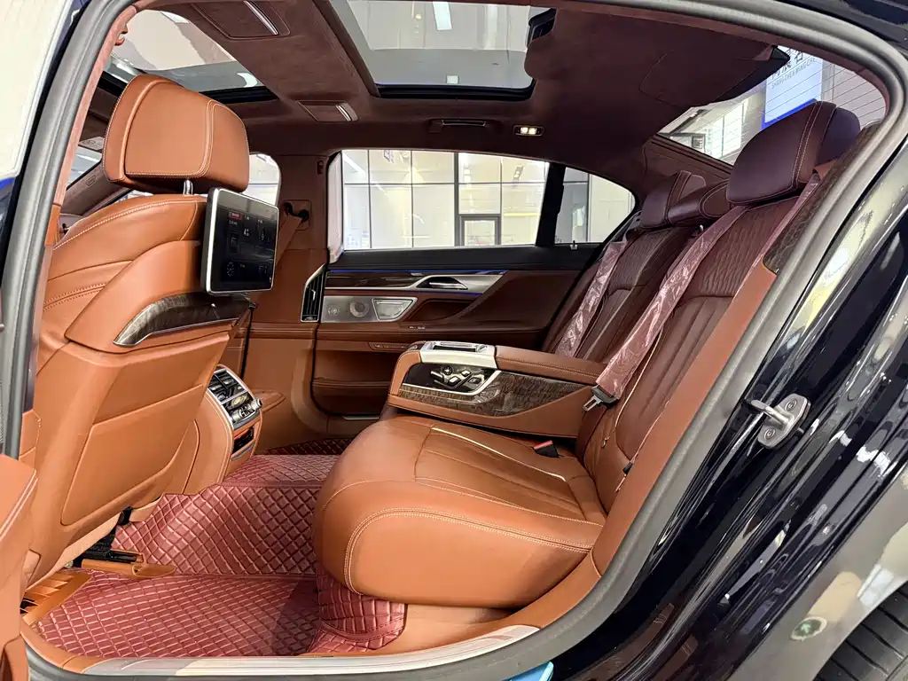 BMW 7 Series — миниатюра 12