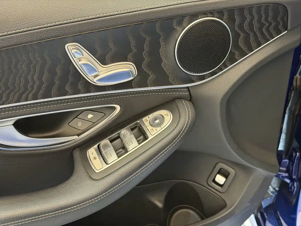 Mercedes-Benz C-Class — миниатюра 12