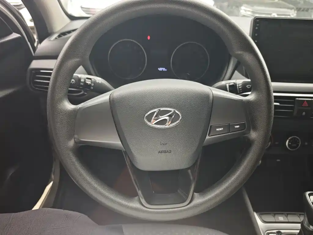 Hyundai Elantra — миниатюра 4