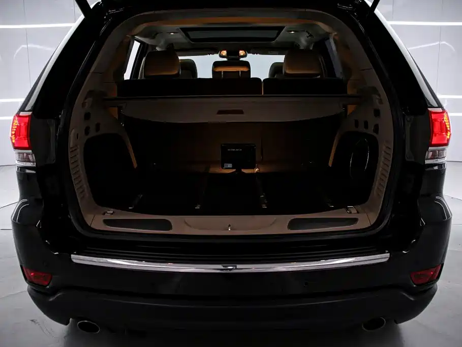 Jeep Grand Cherokee (Import) — миниатюра 19