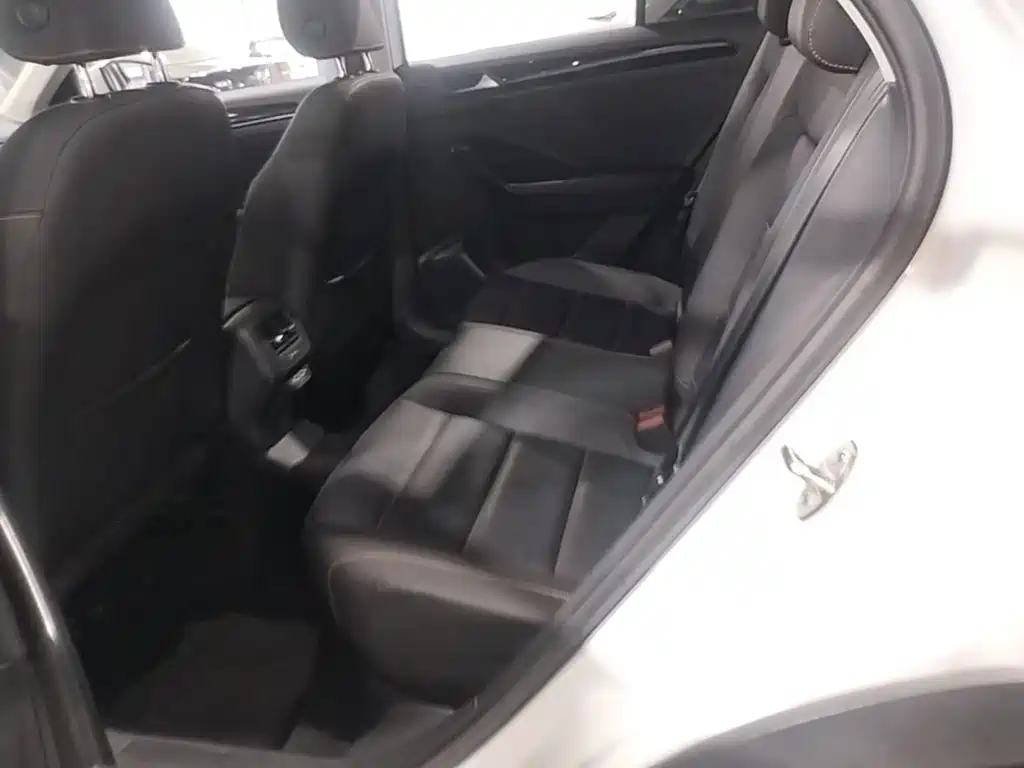 Volkswagen T-Roc — миниатюра 17