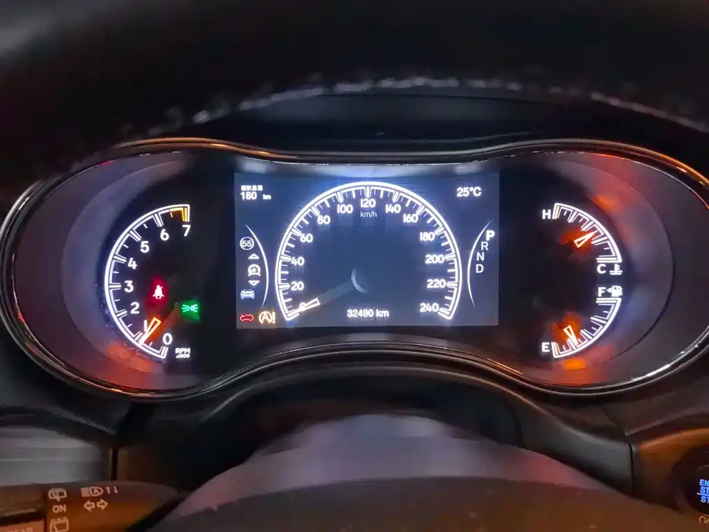 Jeep Grand Cherokee (Import) — миниатюра 7