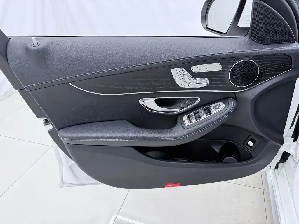 Mercedes-Benz C-Class — миниатюра 16