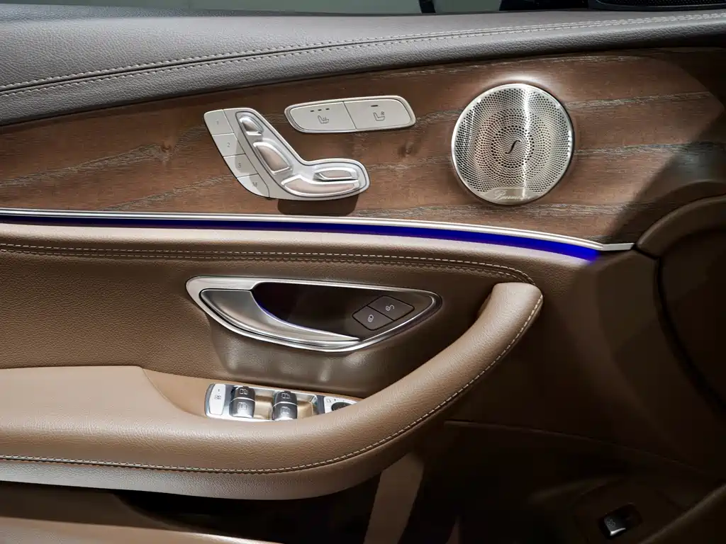 Mercedes-Benz E-Class — миниатюра 6