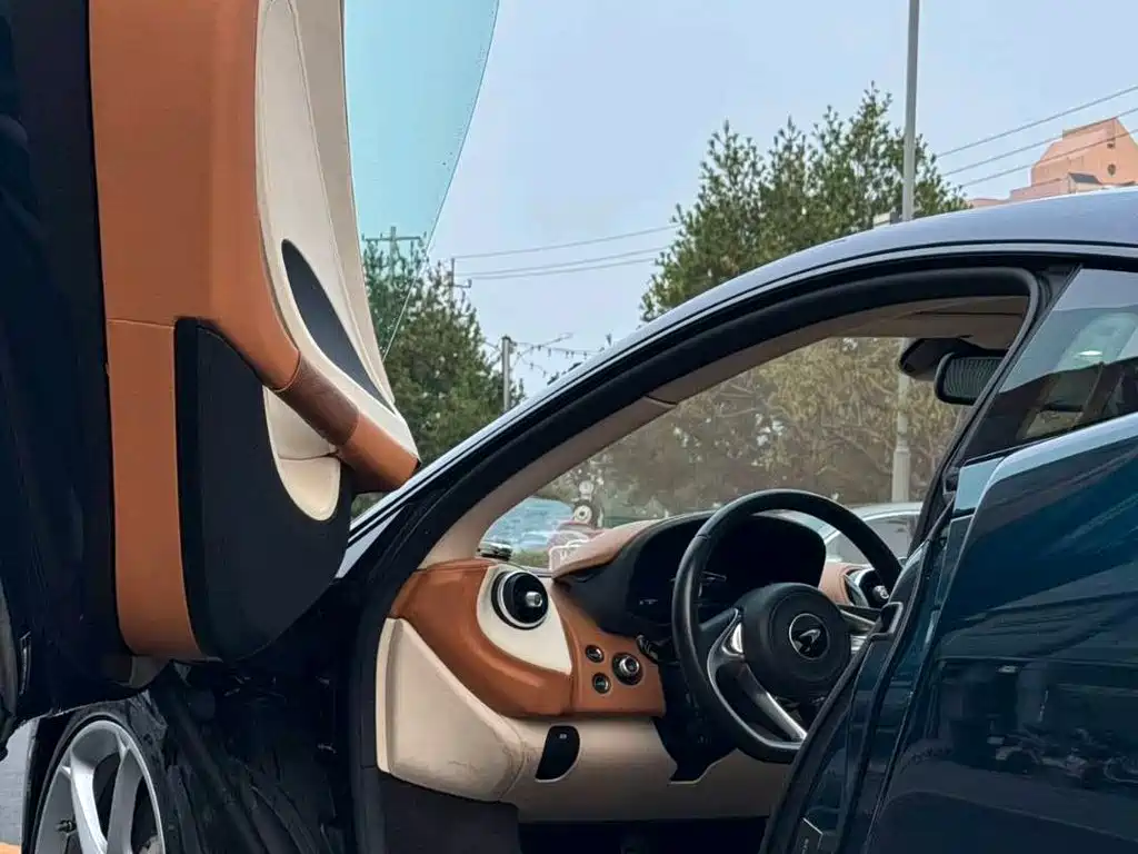 McLaren GT — миниатюра 10