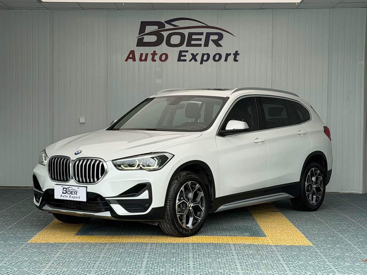 BMW X1 1.5 л 2021 г. Белый, пробег 40000 км