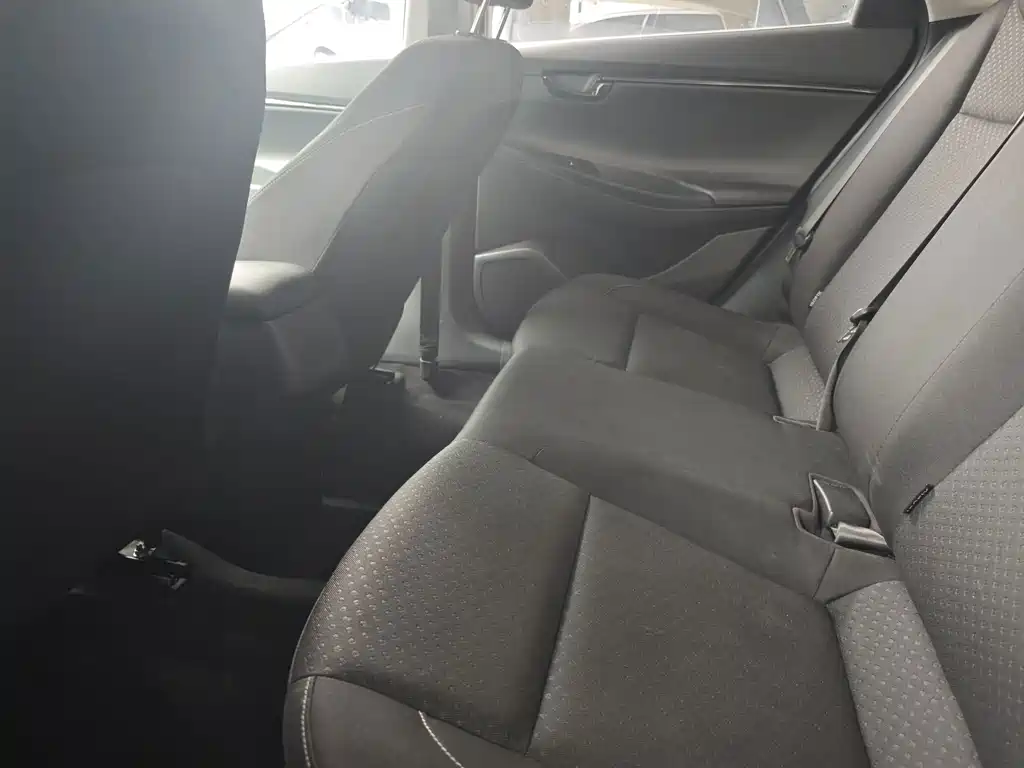Hyundai Elantra — миниатюра 11
