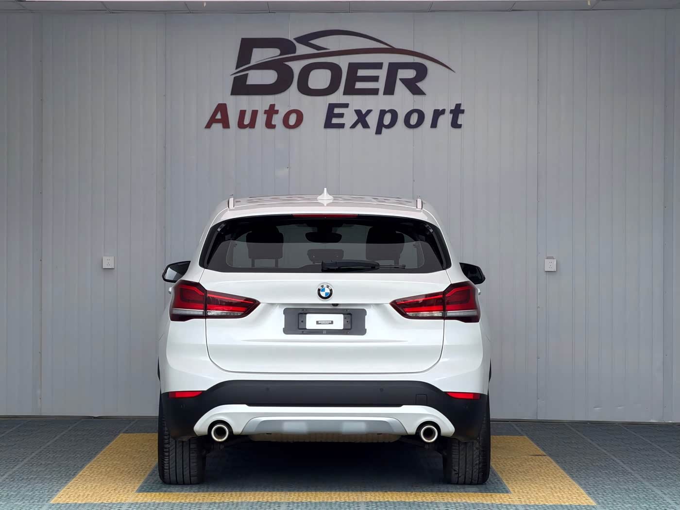 BMW X1 1.5 л 2021 г. Белый, пробег 40000 км