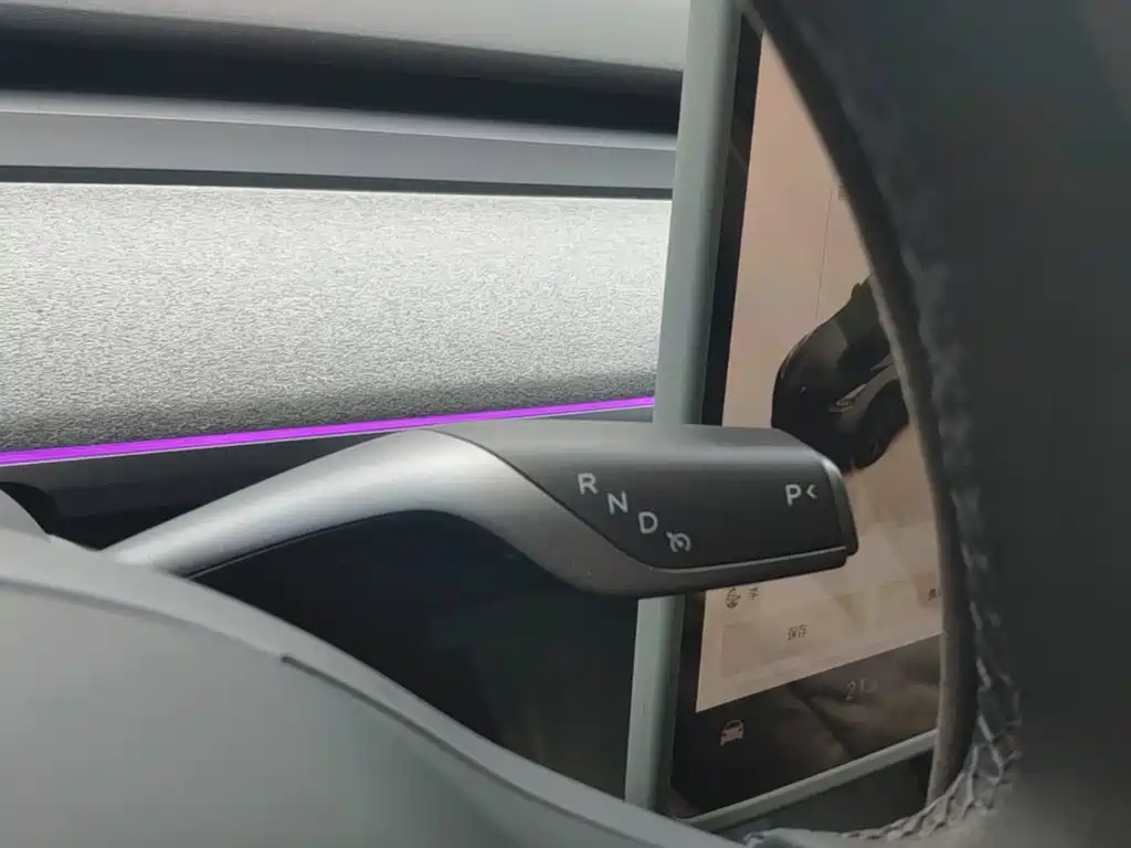 Tesla Model Y — миниатюра 14