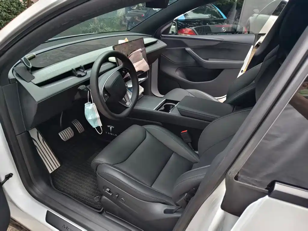 Tesla Model Y L — миниатюра 8