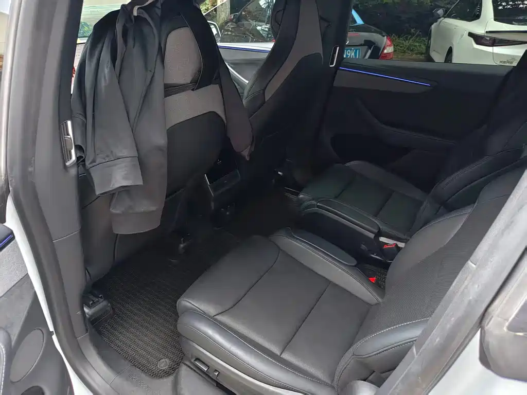 Tesla Model Y L — миниатюра 9
