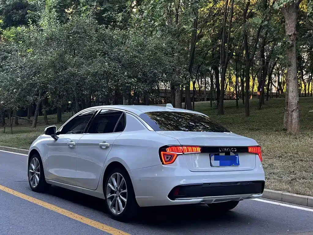 Lynk & Co 03 — миниатюра 5