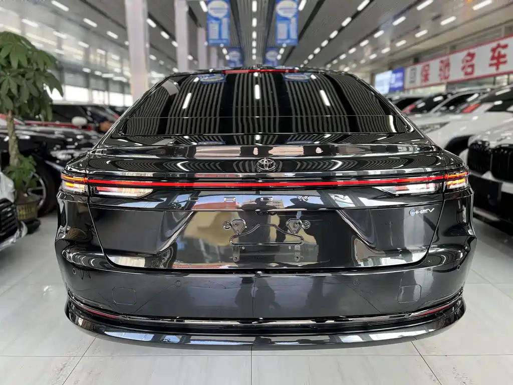 Toyota Crown (Import) — миниатюра 8