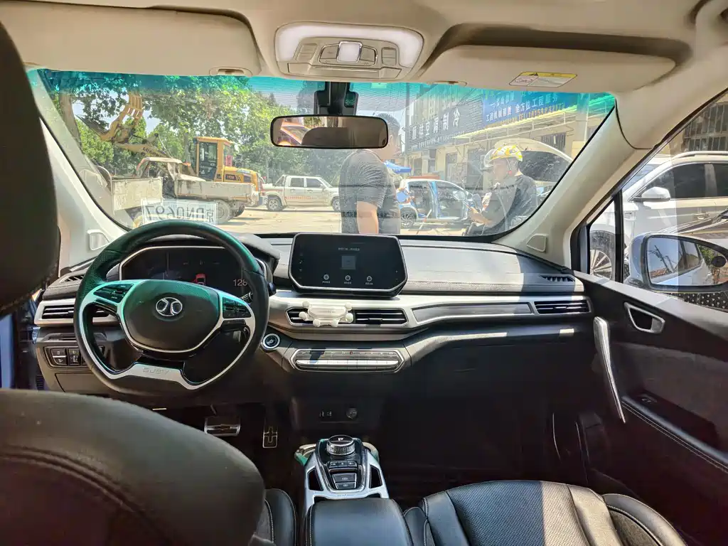 BAIC EX3 — миниатюра 8
