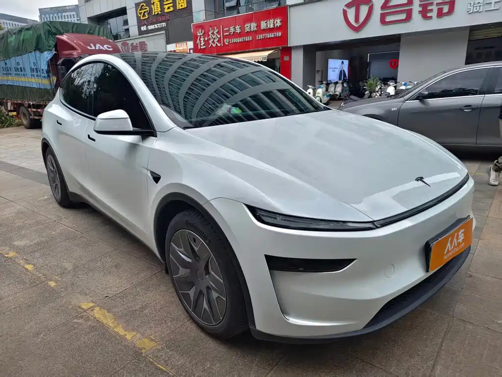 Tesla Model Y L — миниатюра 3