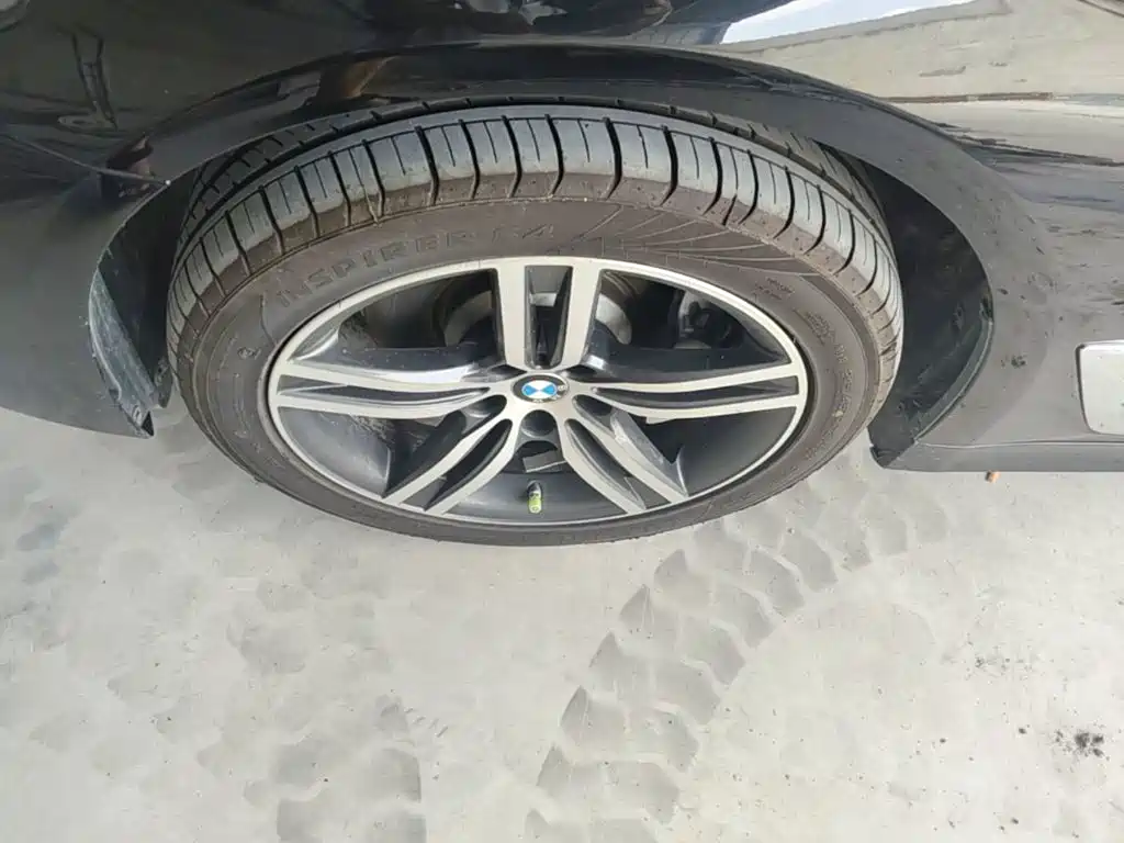 BMW 5 Series — миниатюра 23