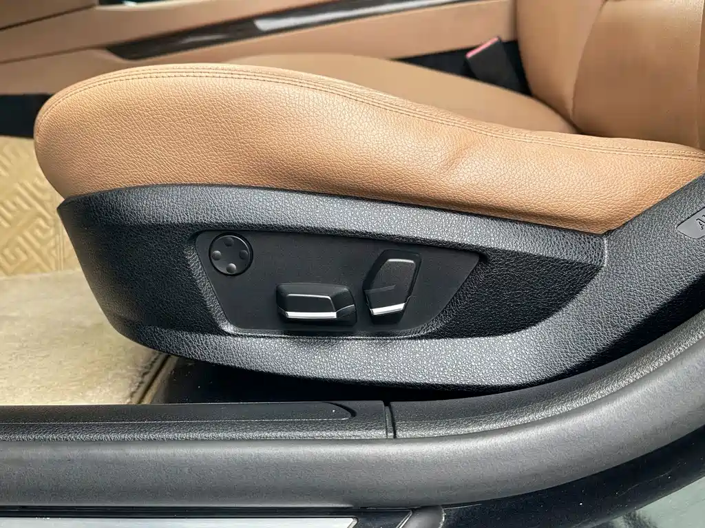 BMW 7 Series — миниатюра 12