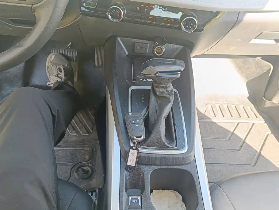 Chevrolet Monza — миниатюра 16