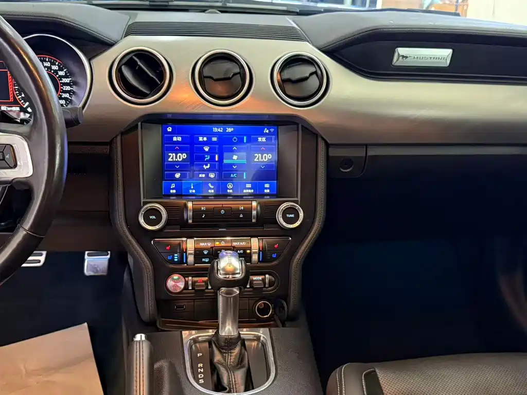 Ford Mustang — миниатюра 6