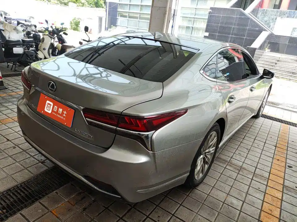 Lexus LS — миниатюра 8